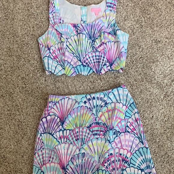 2 piece mini lily pulitzer set. Worn just a couple times. Seashell pattern. - Picture 2 of 2